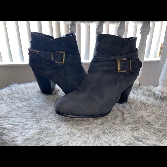 Ankle booties - Picture 2 of 2